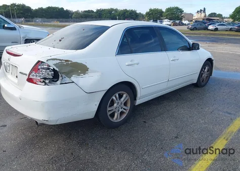 2006 Honda Accord 2.4 Ex z USA, uszkodzony, nr VIN 1HGCM56756A117743